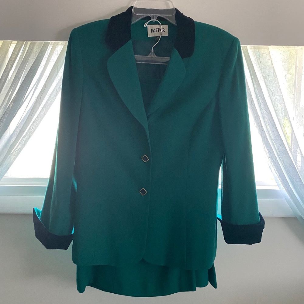 Kasper skirt suit